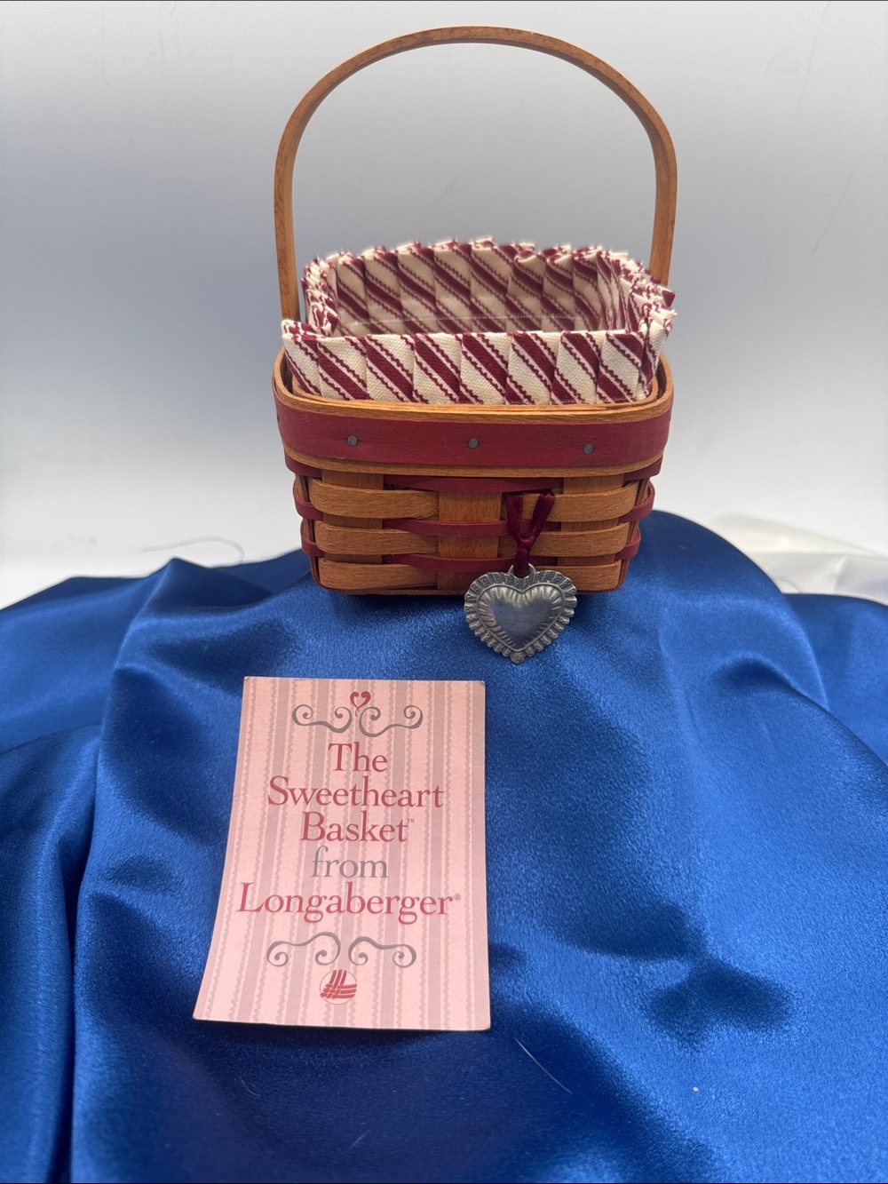 1993 Longaberger Sweetheart Basket, from the annual Valentine's Day collection.